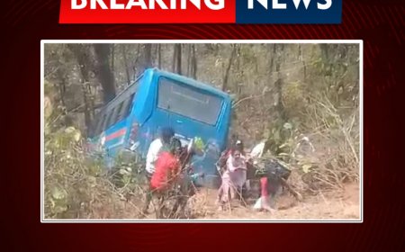 परतवाडा वरून तुकईथड जाणाऱ्या बसचा अपघात