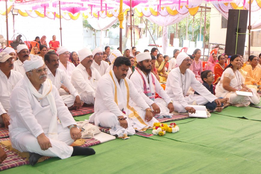 मुख्य सुदर्शन: गुरुजी कृष्णांदजींनी सत्संग कार्यक्रमात प्रबुद्धतेची महत्त्वाकांक्षा दिली.