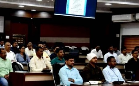 53 तलाठ्याचे प्रशिक्षण गाव पातळीवर सुसंवाद राखून काम करा लोकांशी चांगले वागा कामे वेळेत करा!! नियुक्ती तलाठ्यांचे प्रशिक्षण विश्वस्त म्हणून काम करा जिल्हाधिकारी दिलीप स्वामी..