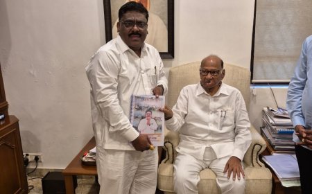 शरद पवार यांच्या सिल्व्हर ओक निवासस्थानी नितीन कदम यांनी घेतली भेट !!