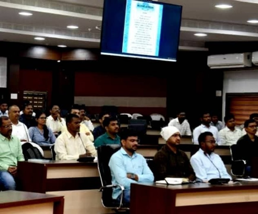 53 तलाठ्याचे प्रशिक्षण गाव पातळीवर सुसंवाद राखून काम करा लोकांशी चांगले वागा कामे वेळेत करा!! नियुक्ती तलाठ्यांचे प्रशिक्षण विश्वस्त म्हणून काम करा जिल्हाधिकारी दिलीप स्वामी..