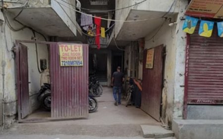 बापरे! १ घर अन् ५ मृतदेह; वडिलांनी ४ लेकींसह आयुष्य संपवलं; दुर्गंधीमुळे भयंकर घटना उघडकीस!!