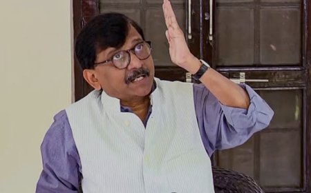 ज्याच्यामागे जातीची ताकद त्याला कायदा हात लावत नाही, संजय राऊतांचा धनंजय मुंडेंवर थेट निशाणा!!