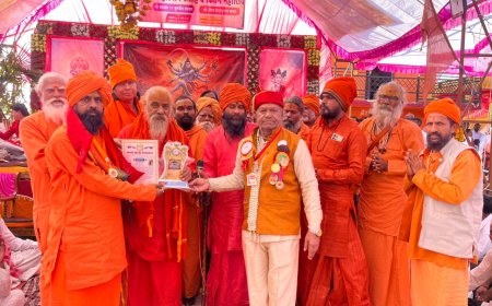 डॉ. योगी श्याम उर्फ धनेश्वर महाराज भारती यांना देशातील नामांकित काशी हिन्दी   युनिव्हर्सिटी विद्यापीठाची  प्रतिष्ठित मानद डिलीट पदवी प्रधान!!