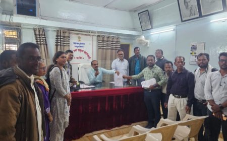 ग्राम महसूल अधिकाऱ्यांचे कालबाह्य लॅपटॉप तहसील कार्यालयाकडे जमा; नवीन लॅपटॉपची तातडीची मागणी!!