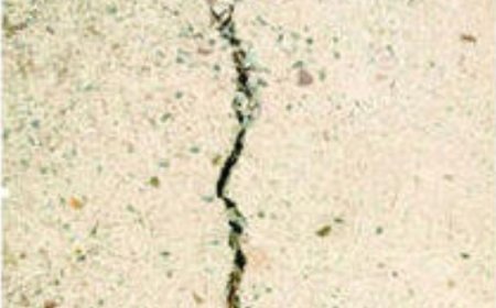 सार्वजनिक बांधकाम विभागाच्या आशीर्वादाने अल्पावधीतच रस्ते उखडले !!