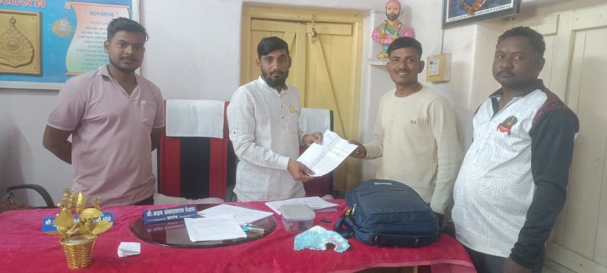 अंगणवाडी कडे जाणाऱ्या रस्त्याची, नालीची दुरुस्ती करा !!